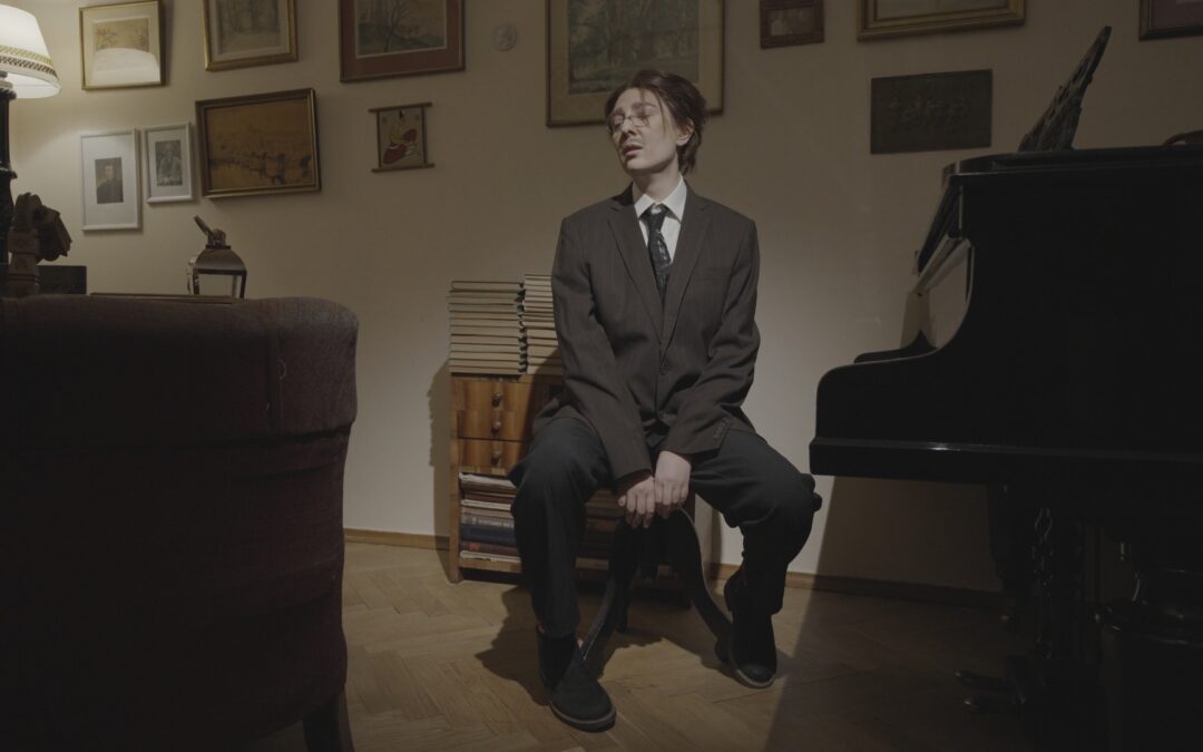 Парик, вуса, пенсне: як вокалістка гурту  Фranko’ створила образ молодого Павла Тичини – новий реліз